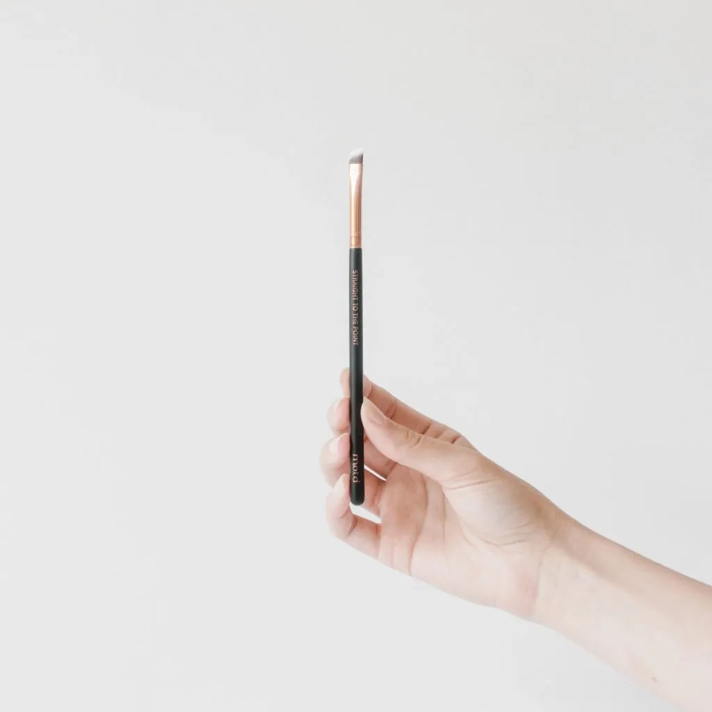 Straight to the Point Angled Eyeliner Brush